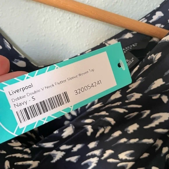 Liverpool Los Angeles Women’s Double V-Neck Flutter Sleeve Stretch Satin Top S - Picture 8 of 12